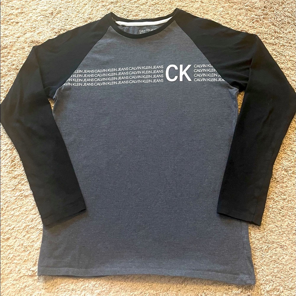 Boys Grey Long-Sleeve Tee! (Great Condition)